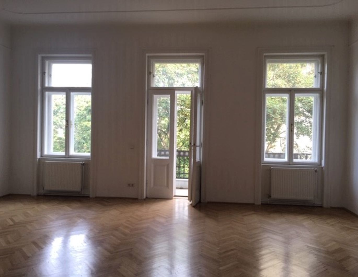 Klassische Altbauwohnung mit Blick auf den Arenberg Park