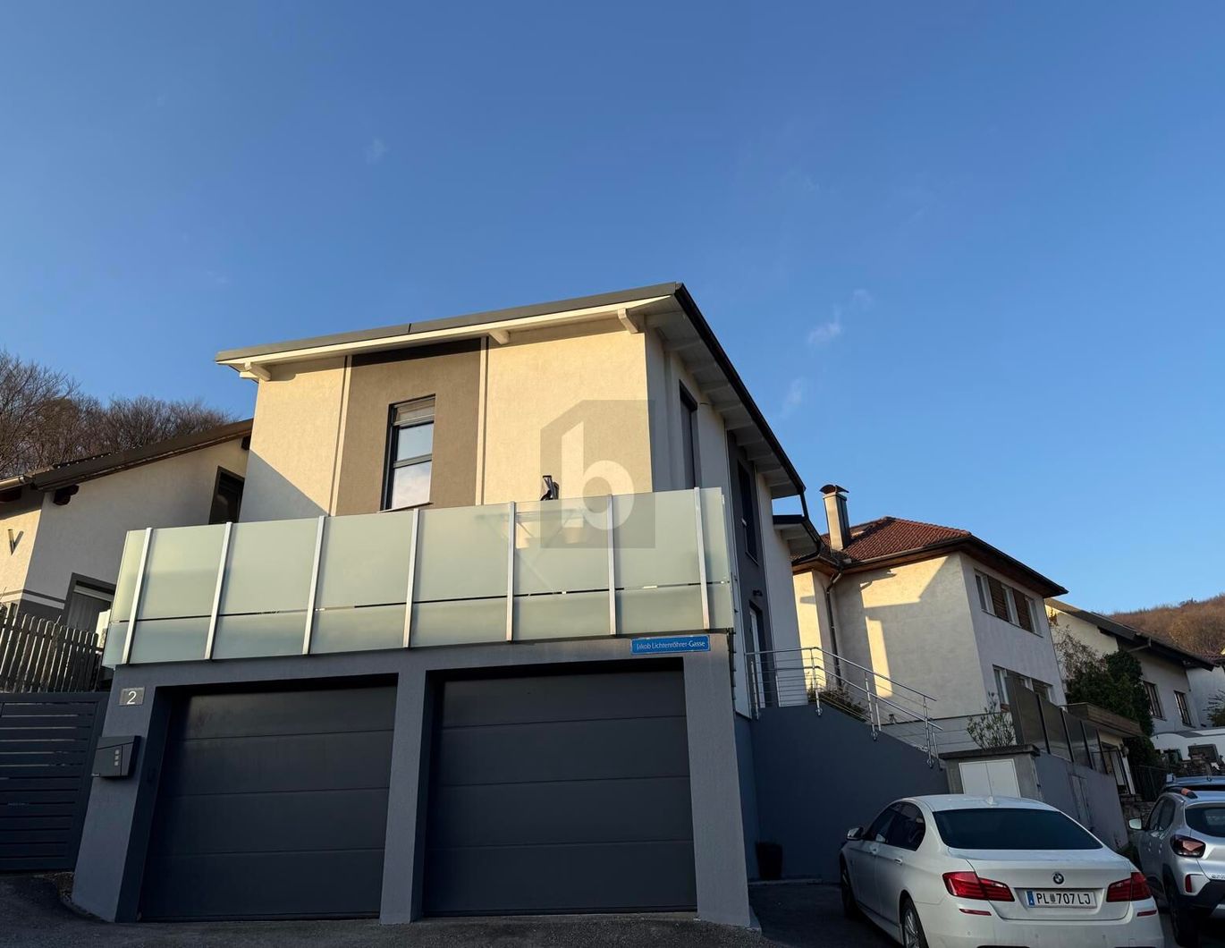 MODERN MIT BERG- UND WALDBLICK!