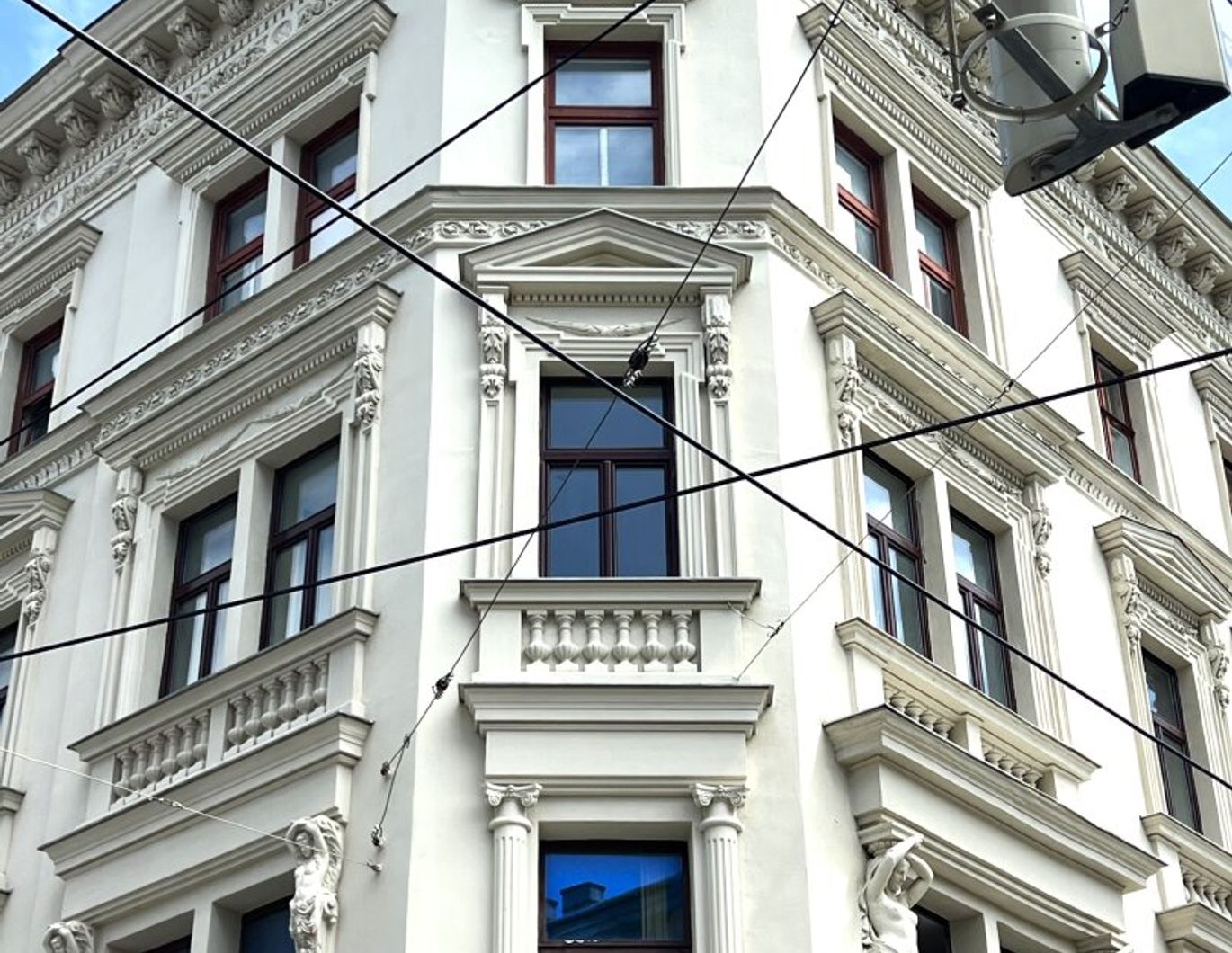 Wow-Eckwohnung im Prunkstück von 1918 - 68 m² Licht & Charme zum Hammerpreis - Ihre Chance zur Sanierung!