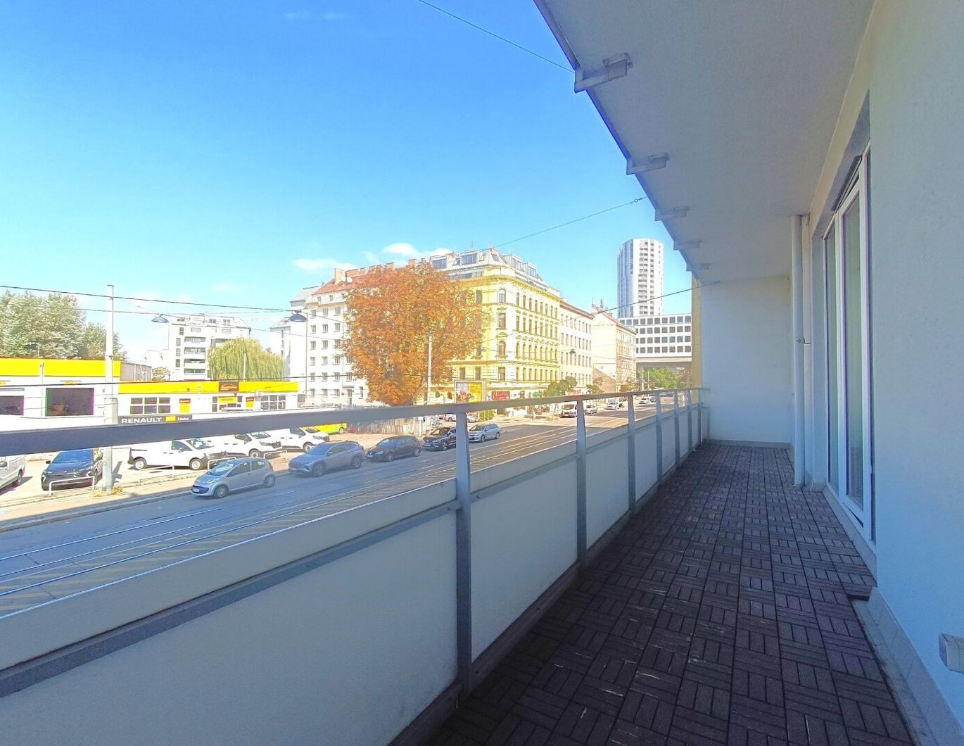 Sanierungsbedürftige 2-Zimmer Wohnung mit Loggia und idealer Verkehrsanbindung - Nähe U6 Dresdner Straße!