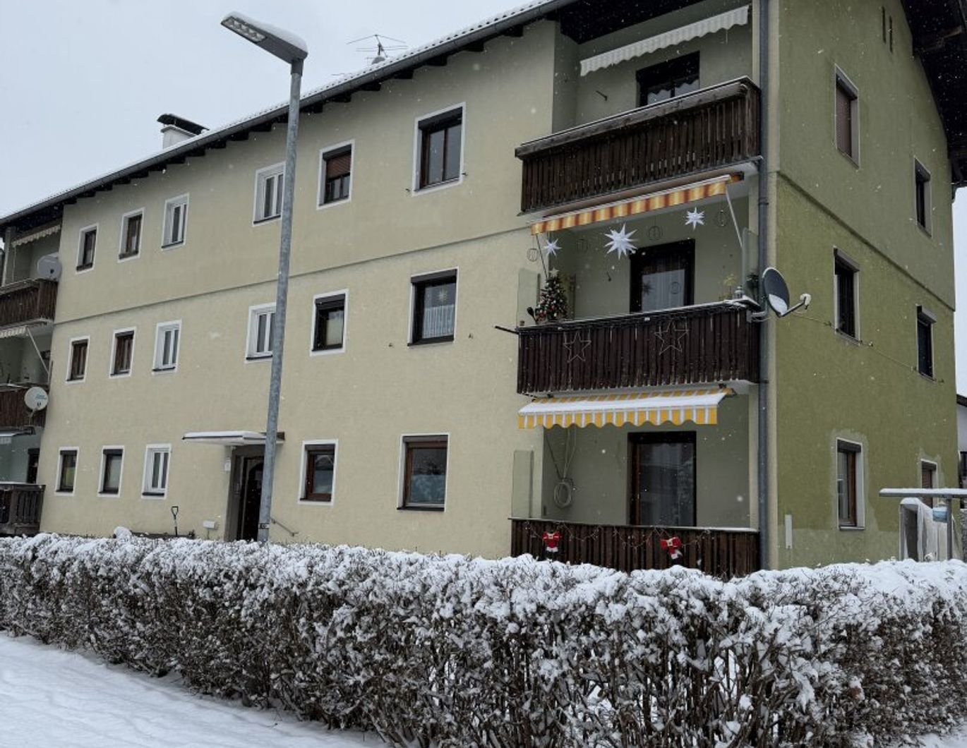 VOLDERS - Sonnige, renovierungsbedürftige 3 Zi.-Wohnung mit Balkon und eigenem Gartenanteil zum Verkauf