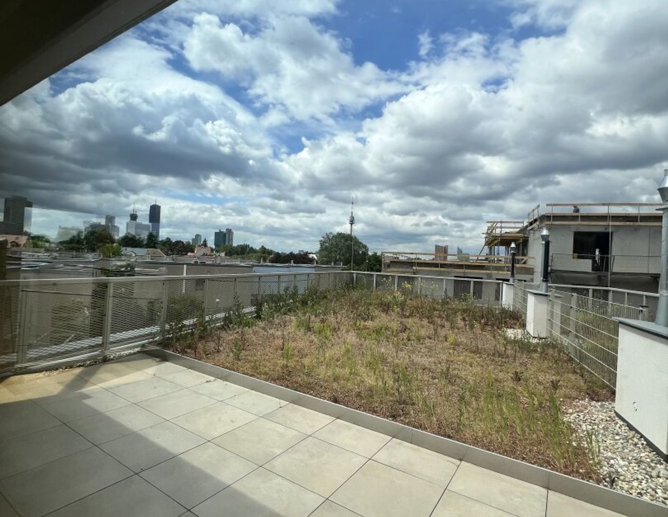 Charmante 3-Zimmer-Gartenwohnung mit XXL-Balkongarten im Drygalskiweg, Wien
