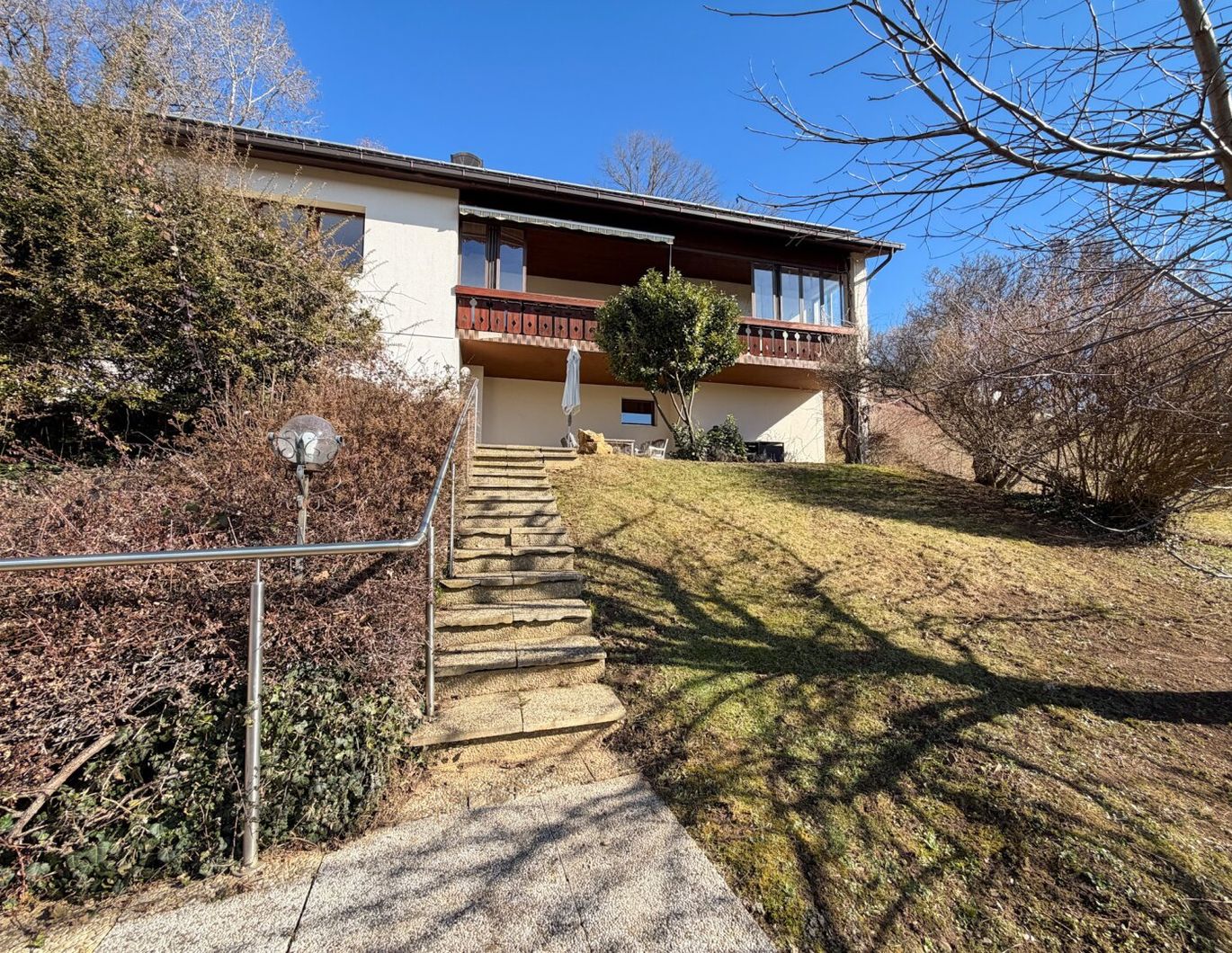 Top Lage am Gedersberg mit unverbaubarem Panoramablick: Ihr neues Zuhause mit Erweiterungspotential