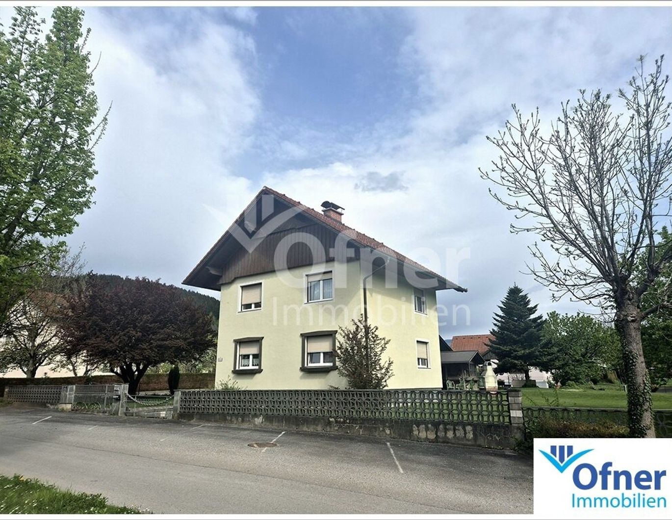 Solides Familienhaus am Stadtrand mit großzügigem Grundstück