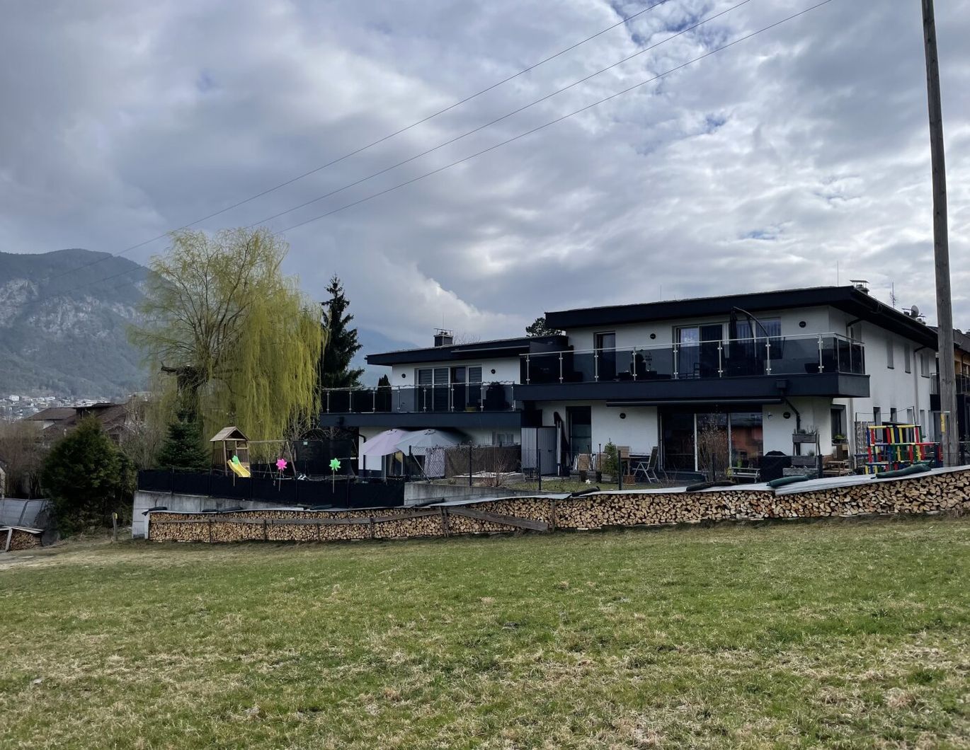 Neuwertige DG-Wohnung in Polling: 5 Zimmer, Top 4 Terrasse - Ihr Tiroler Traum!