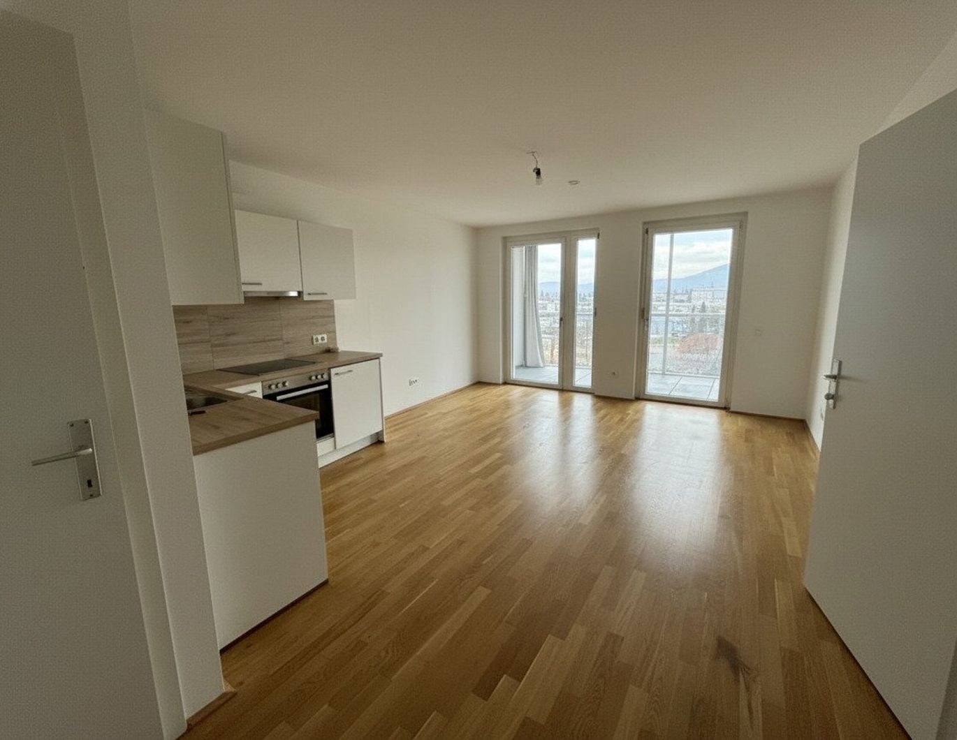 2 Zimmerwohnung mit großer verglaster Loggia - unbefristeter Mietvertrag