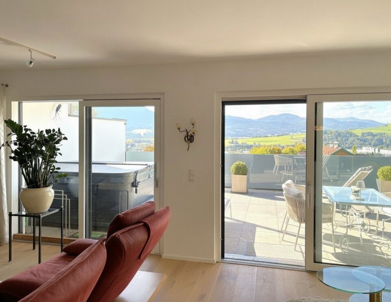 Exklusive Liegenschaft - Haushälfte in ökologischer Bauweise - moderner Wohntraum über dem Mondsee