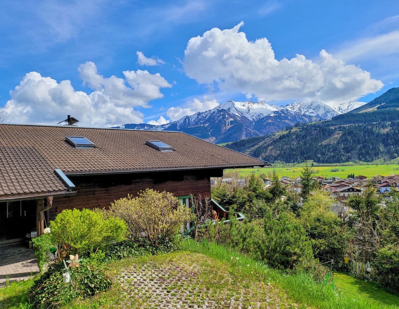 Sonniges Einfamilienhaus mit Bergblick