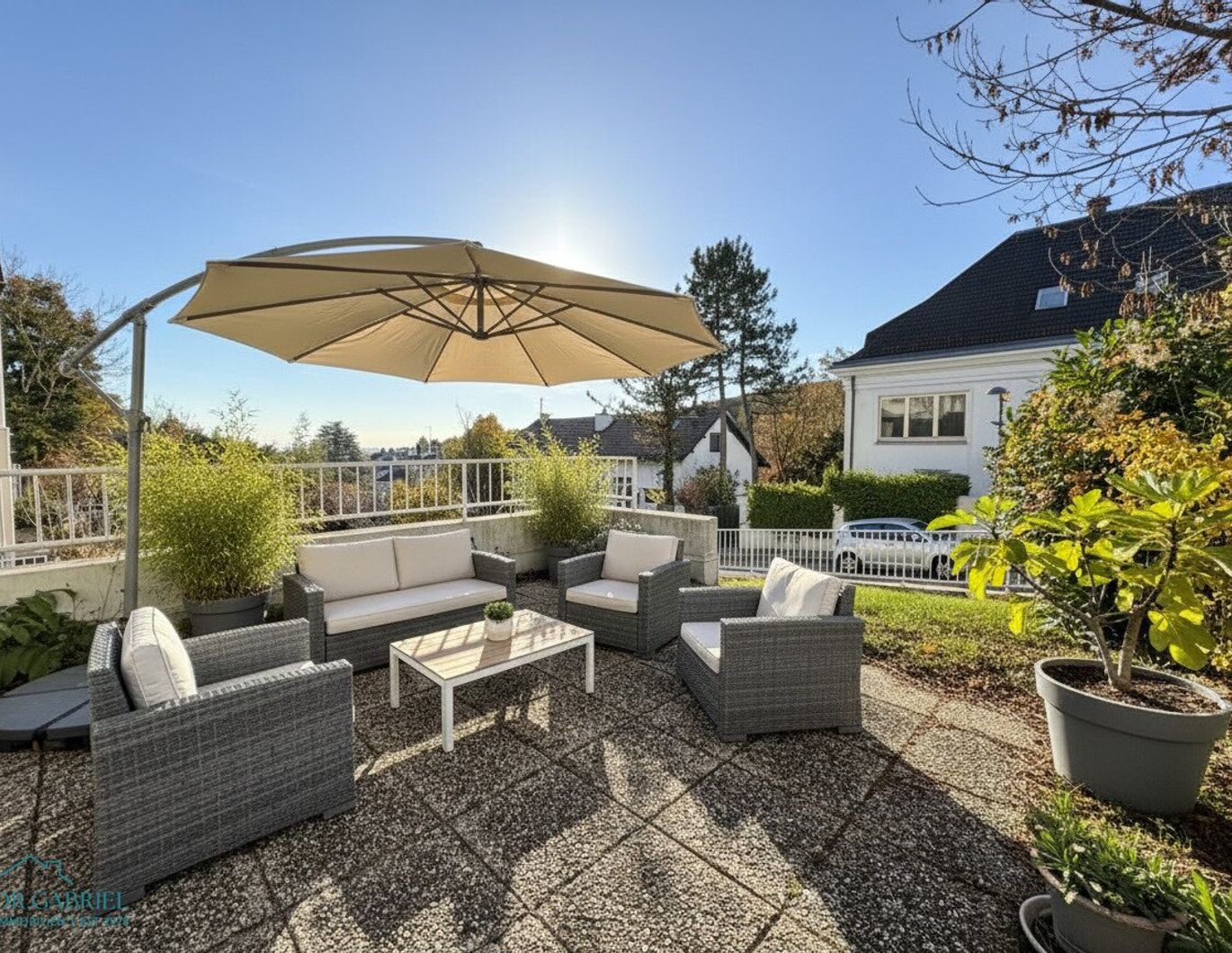 DOPPELHAUSHÄLFTE - NÄHE AMERIKANISCHER SCHULE - 6 SCHLAFZIMMER!!!