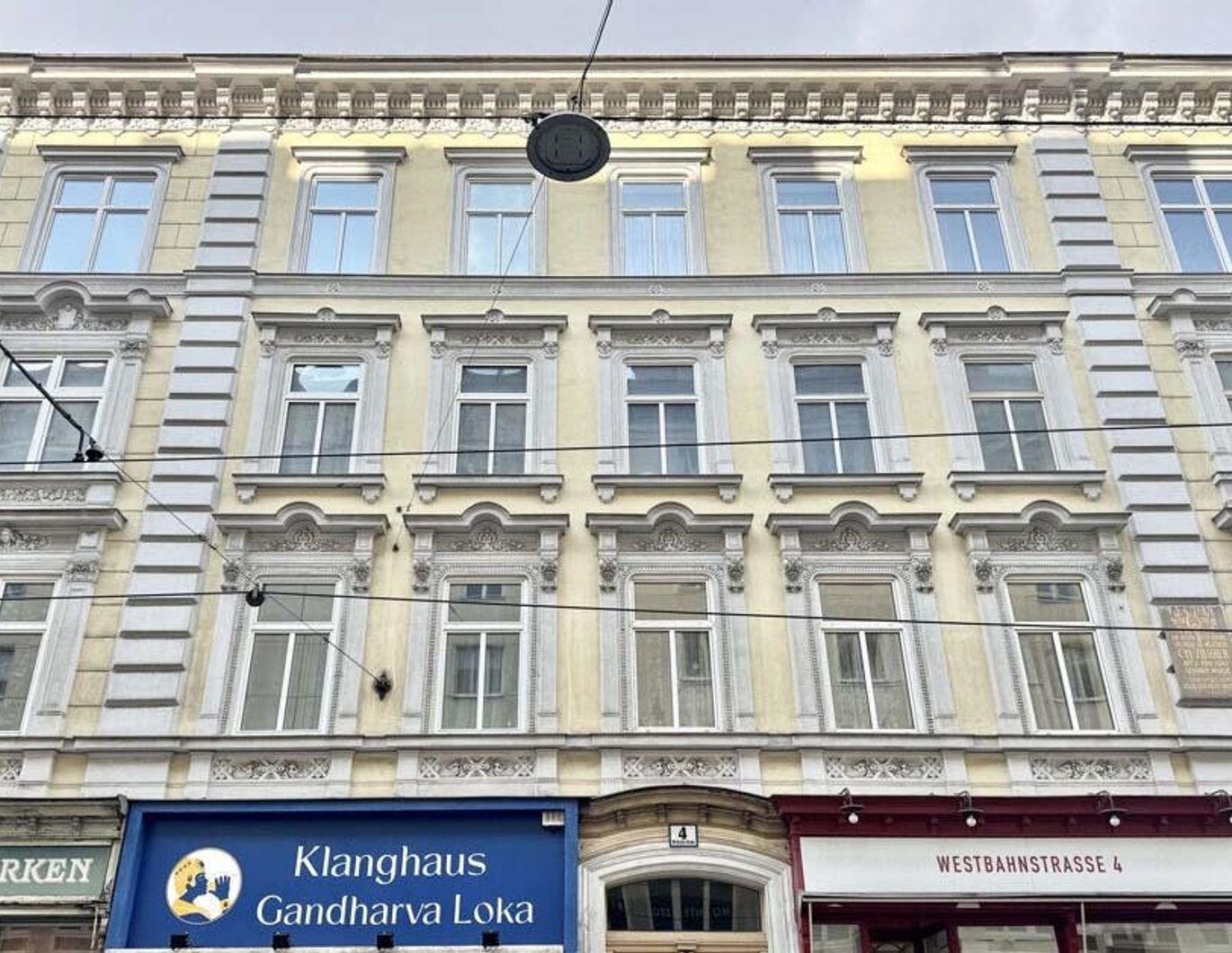 Westbahnstraße/Neubaugasse! 2-Zimmer Altbauwohnung zum Sanieren im 1. Stock! Top05