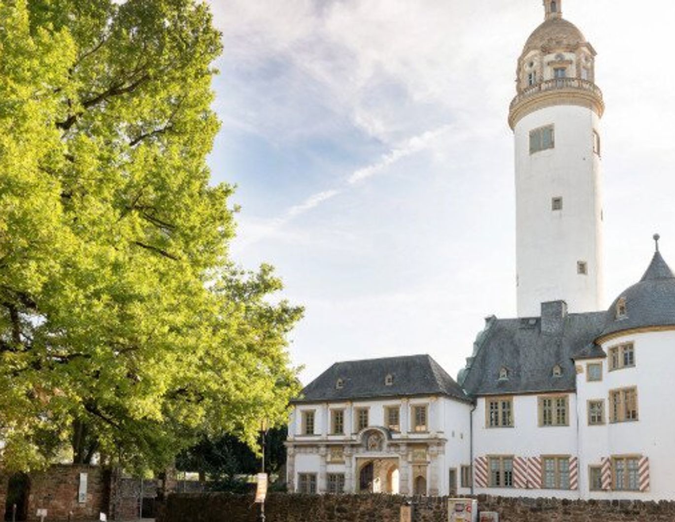 Neubau: Doppelhaushälfte in zentraler Lage in HÖCHST