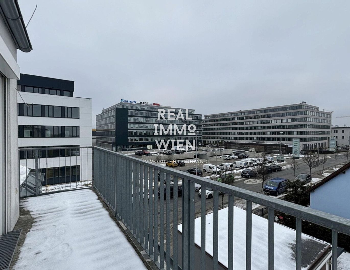 Wunderschöne sonnendurchflutete Wohnung mit Balkon im 23. Bezirk!!! Nähe U6 PERFEKTASTRAẞE!! 360°- 3D Grad Besichtigung