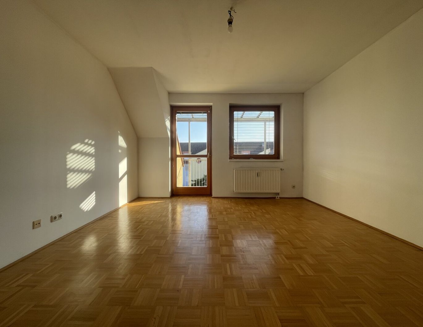 Sonniger Pärchentraum mit Balkon und TG Parkplatz!