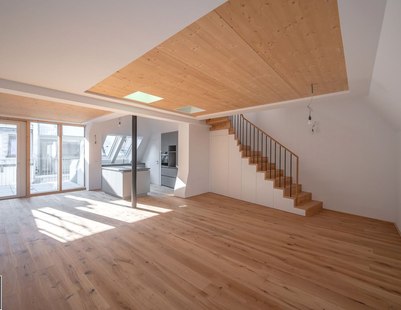 Erstbezug mit weitläufigem & lichtdurchfluteten Wohnbereich, sowie 2 hofseitigen Freiflächen