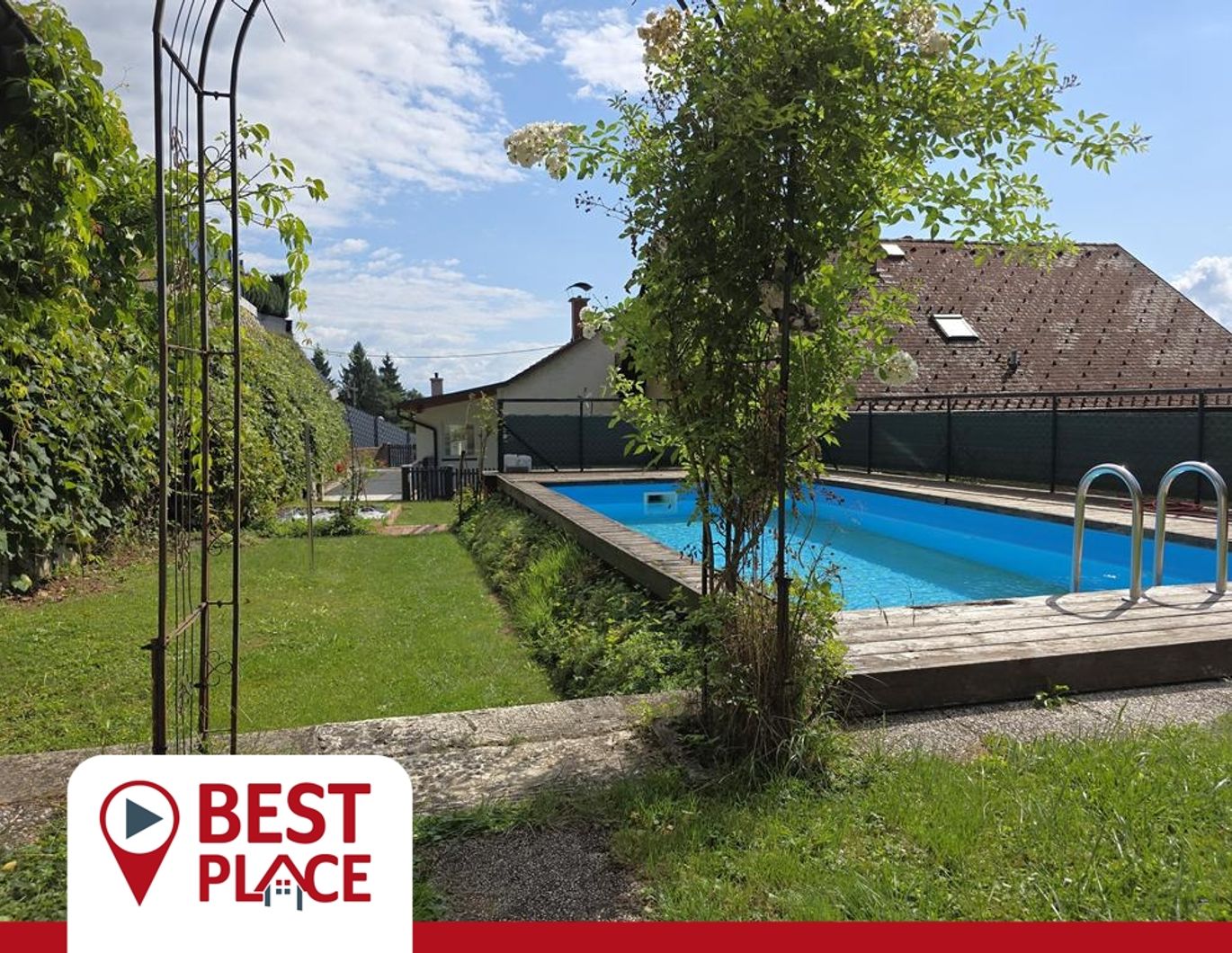 Am Kreuzbergl: Stadtblick mit Waldanschluss