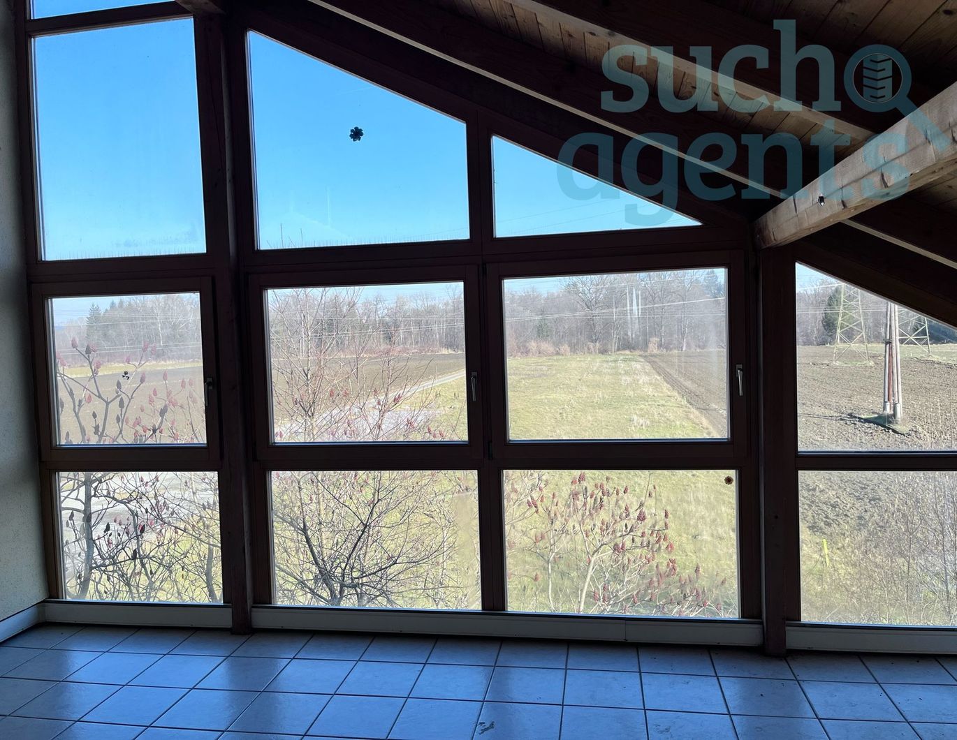 Ruhiges Mehrfamilienhaus mit überragendem Blick - Perfekt für Handwerker und Investoren