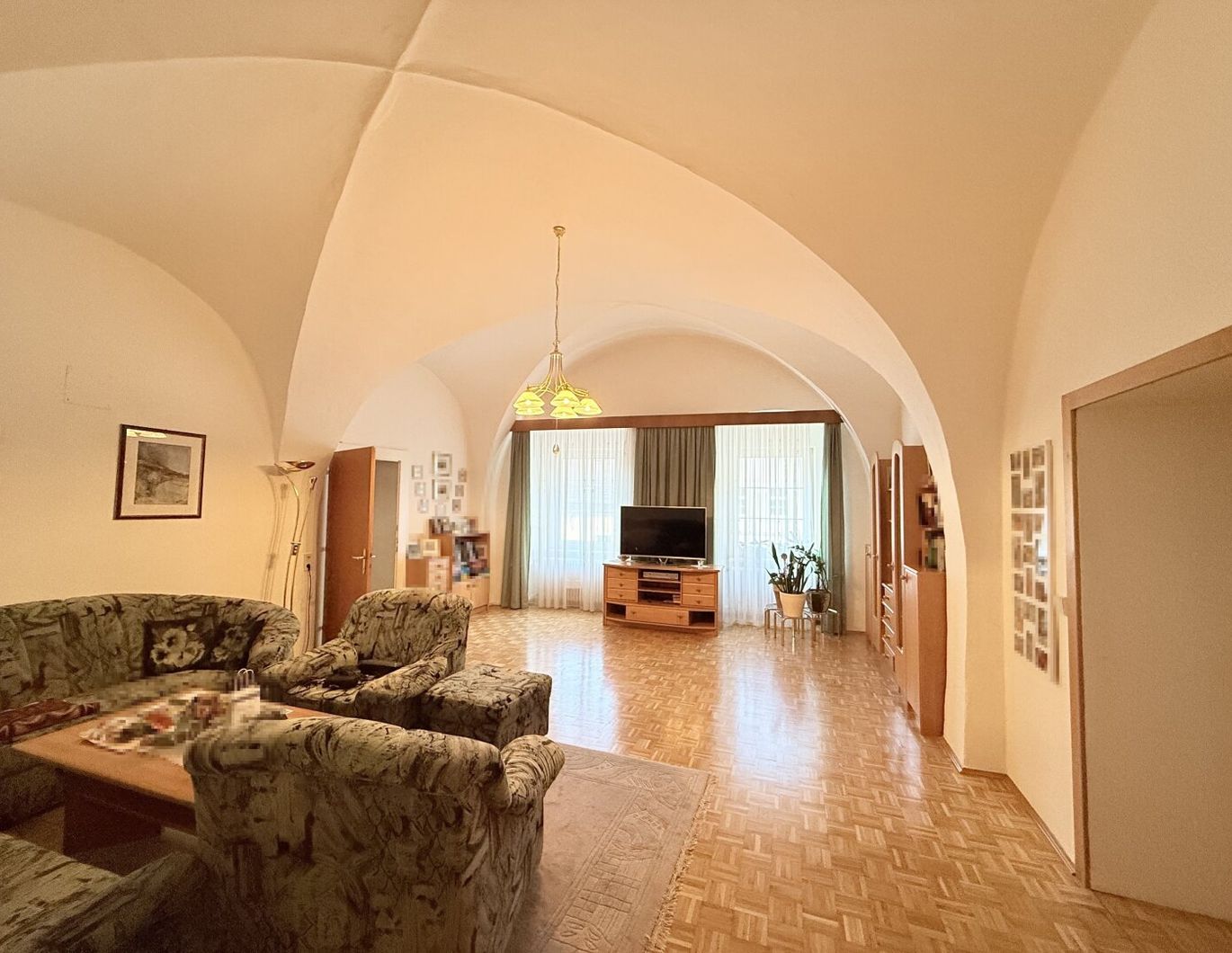 Geräumige Eigentumswohnung: Charmantes Gewölbe und großzügiger Raum für Ihre Träume!