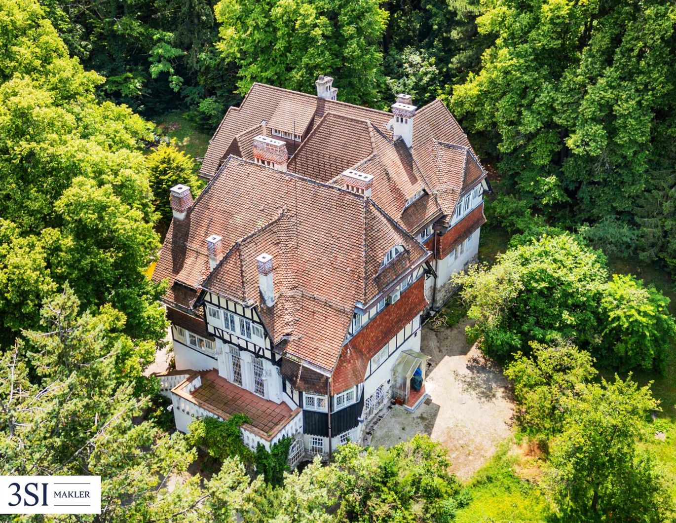 Exklusive Liegenschaft mit zwei Villen und großem Privatpark in Mödling