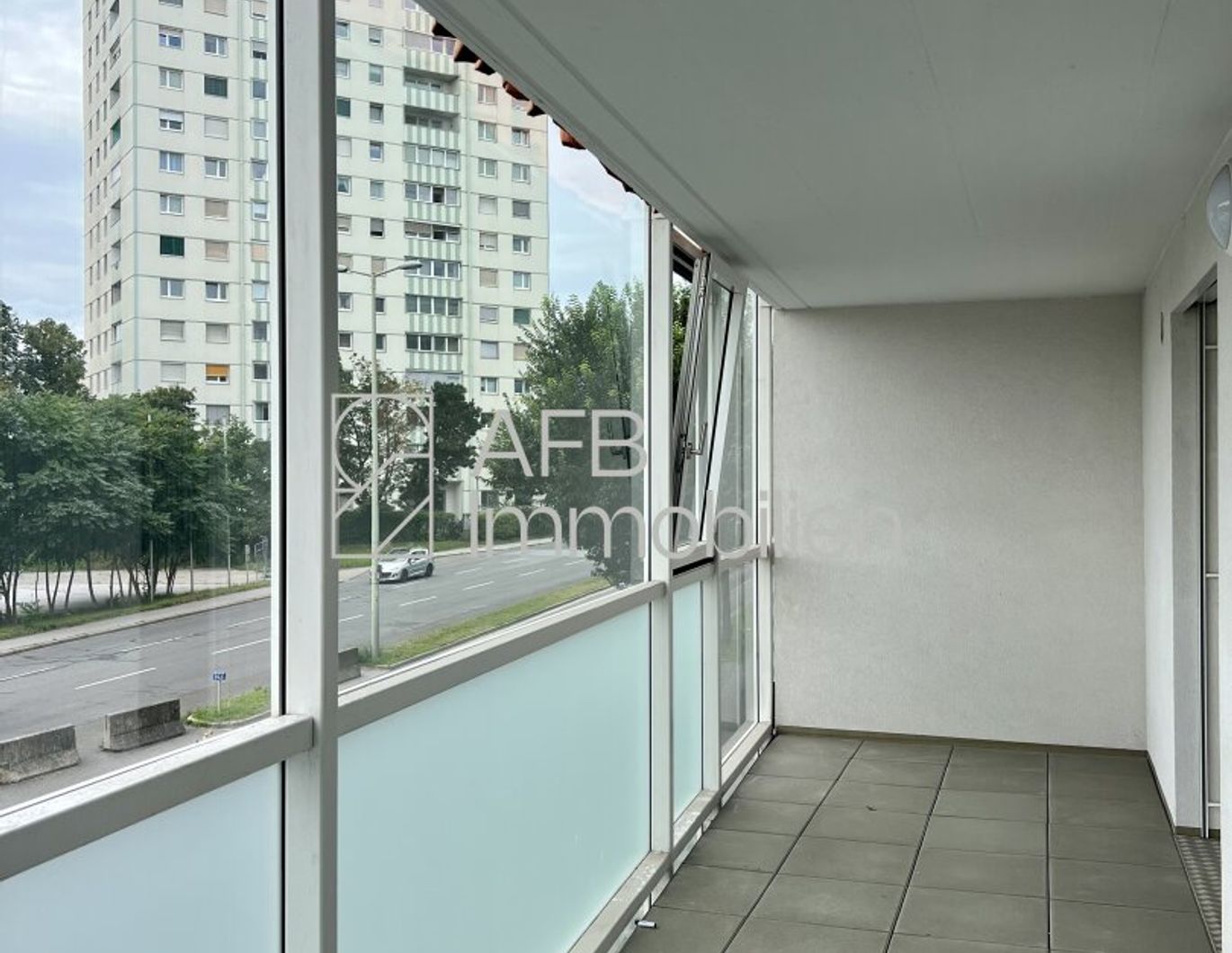 3 Monate mietfrei! 2 Zimmer Genossenschaftswohnung mit großer Loggia Nähe Citypark