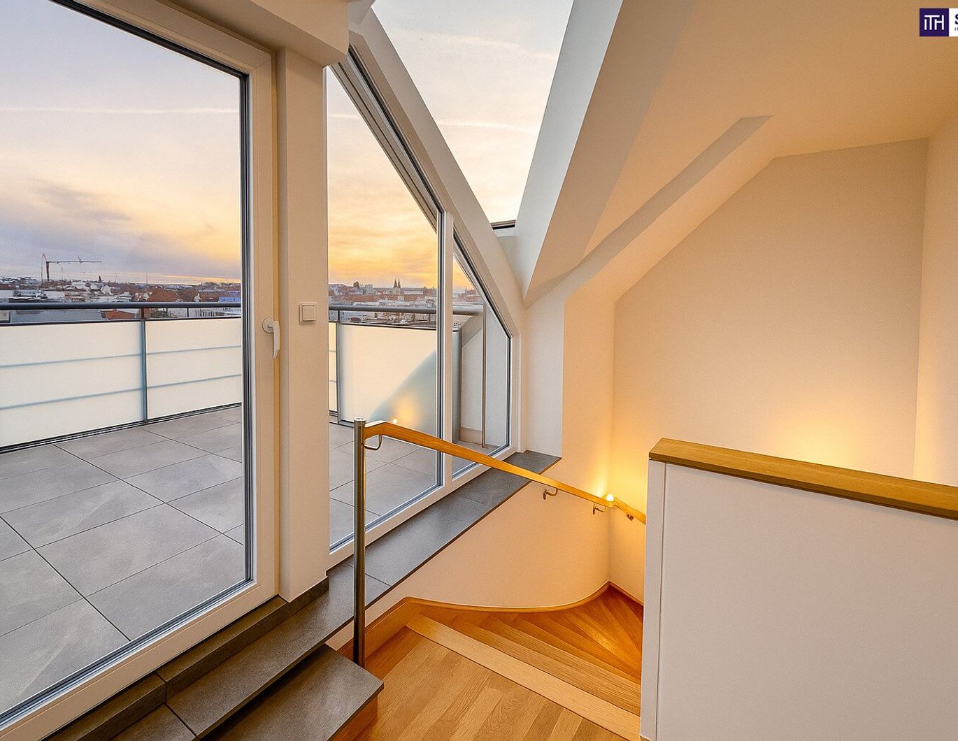 Neubau-Dachgeschoss-Maisonette mit 2 Terrassen, Weitblick, Klimaanlage & Fußbodenheizung