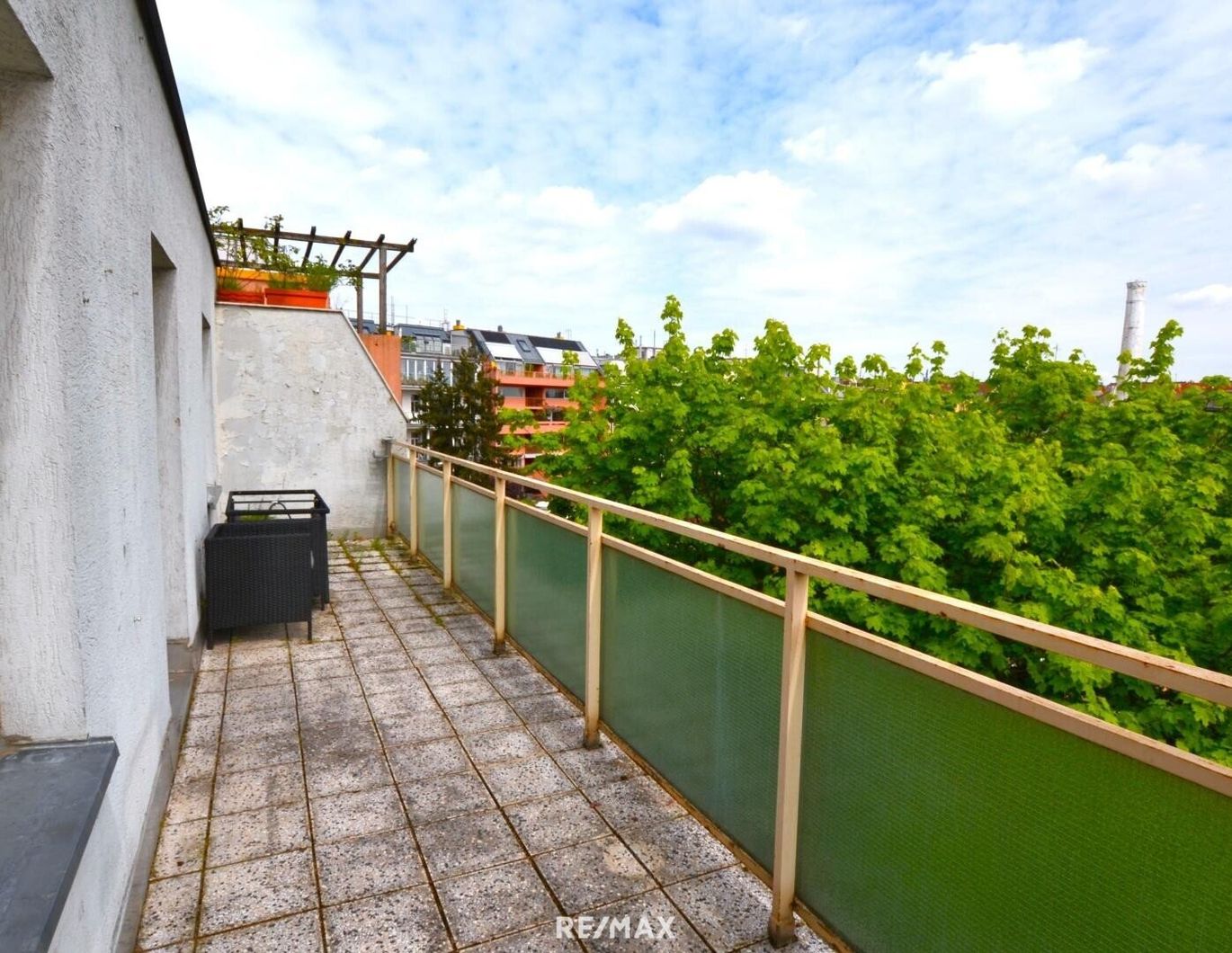 3 Zimmer DG-Wohnung mit zwei Terrassen und Top Infrastruktur