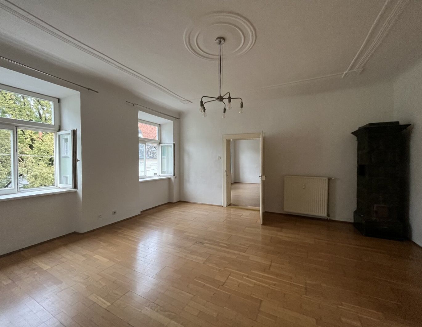 2 Monate mietfrei! Sehr gepflegte 2-Zimmer-Wohnung mit separater Küche in zentraler Lage ganz nahe der Inneren Stadt - Provisionsfrei!