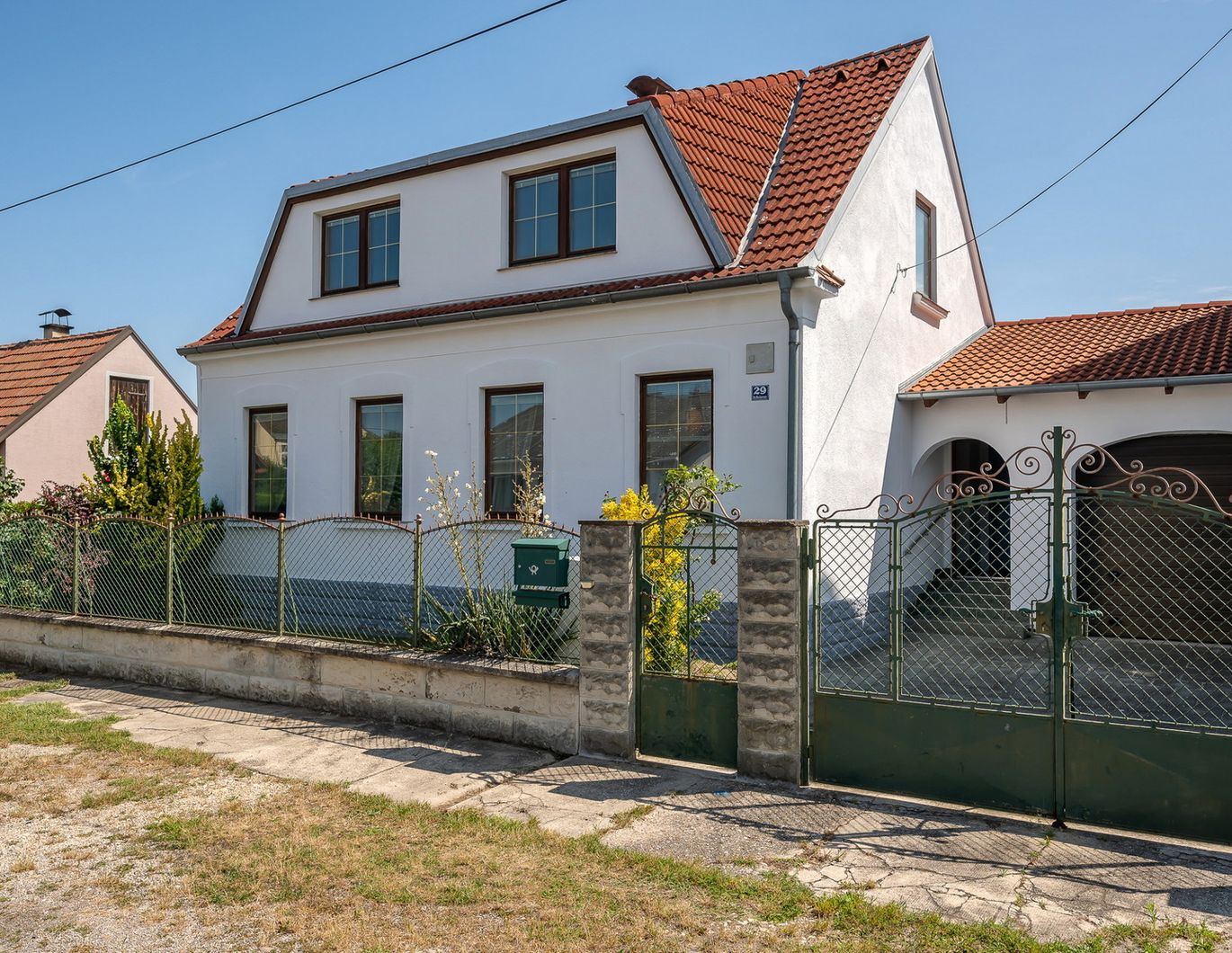 Gepflegtes Landhaus trifft idyllisches Grundstück - beste Lage!