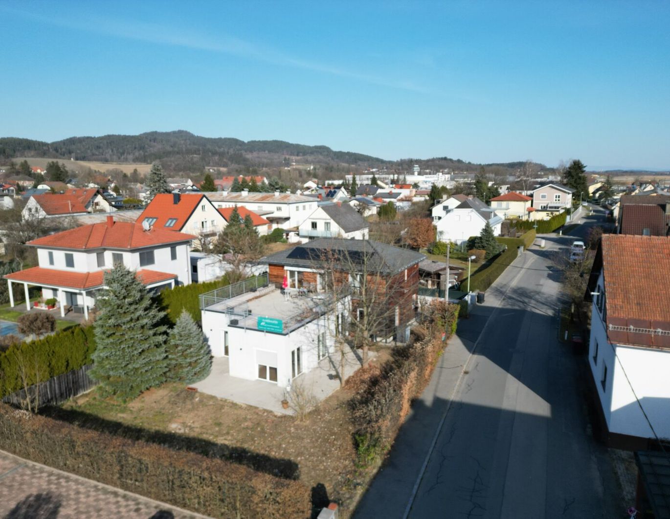 Helles Einfamilienhaus in ruhiger Lage mit XXL Dachterrasse