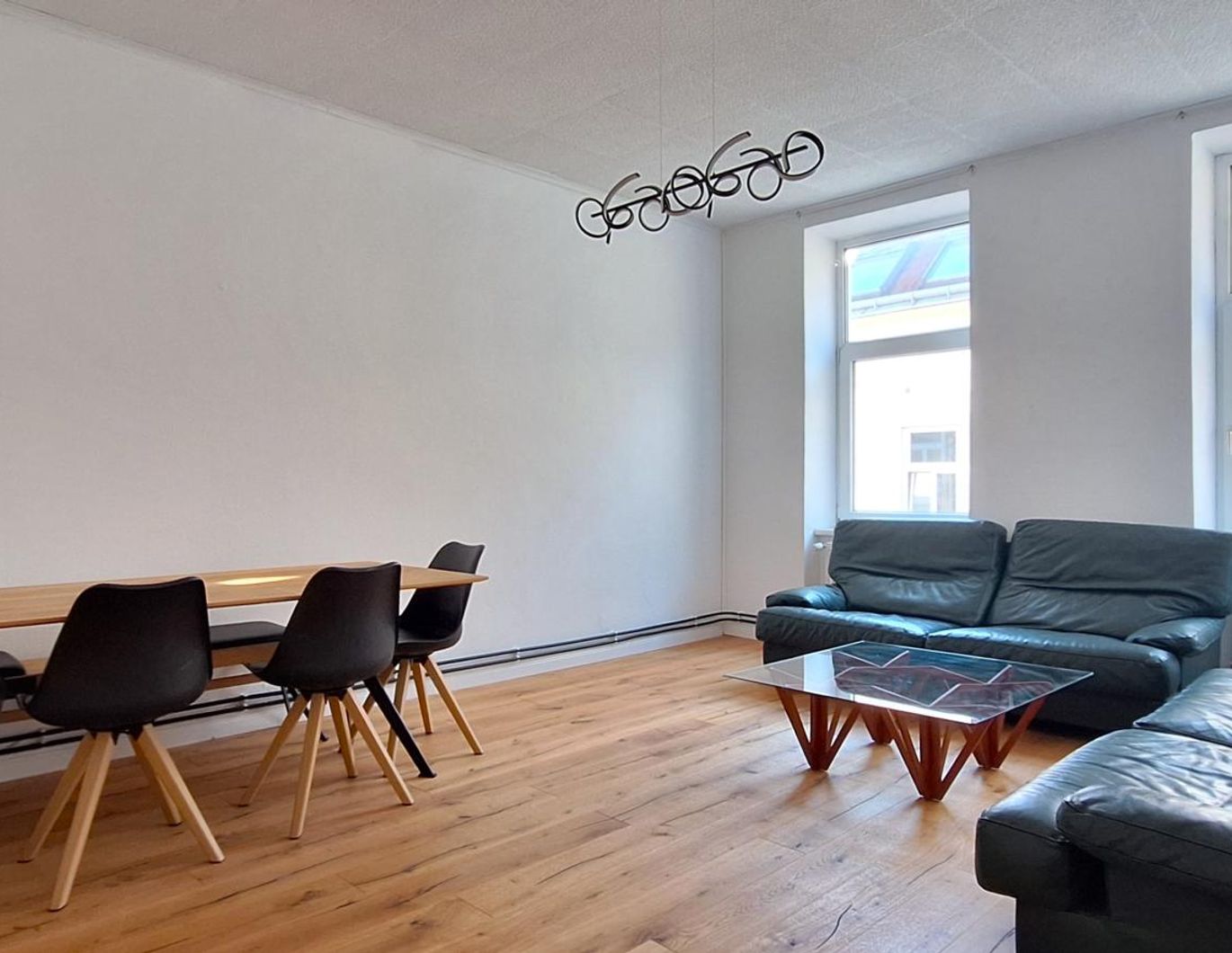 Ruhig ☀️ Hell    Zentral - 2-Zimmer-Wohnung im Quergebäude mit Lift, ideal für eine WG