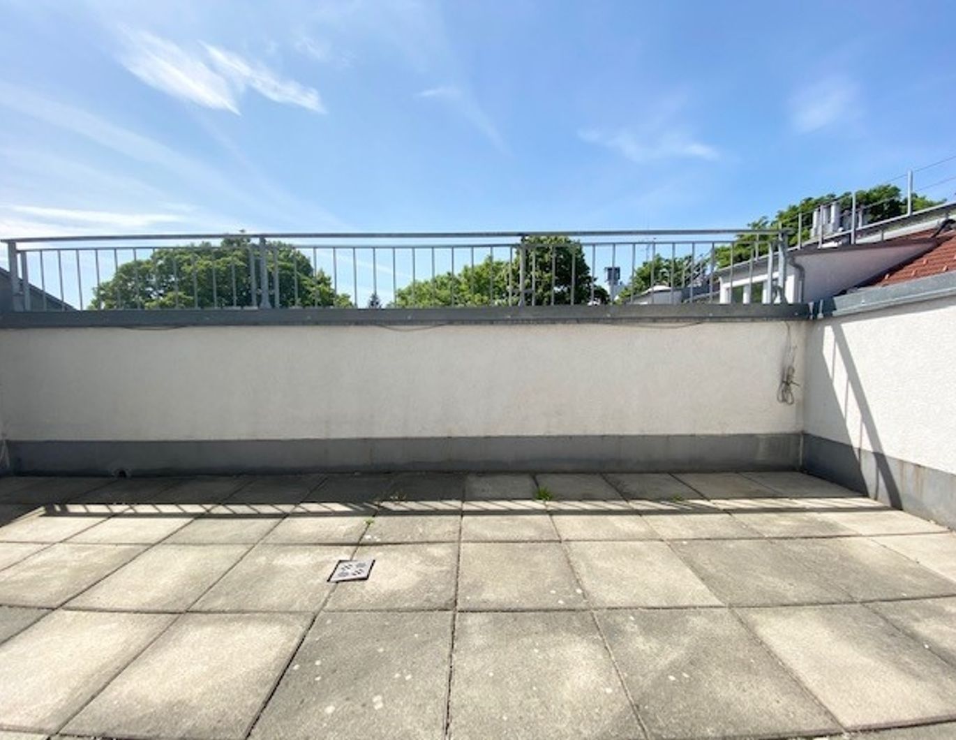 ++ NEU ++ TOLLE MAISONETTE - VIER Zimmer mit TERRASSE - Altbau