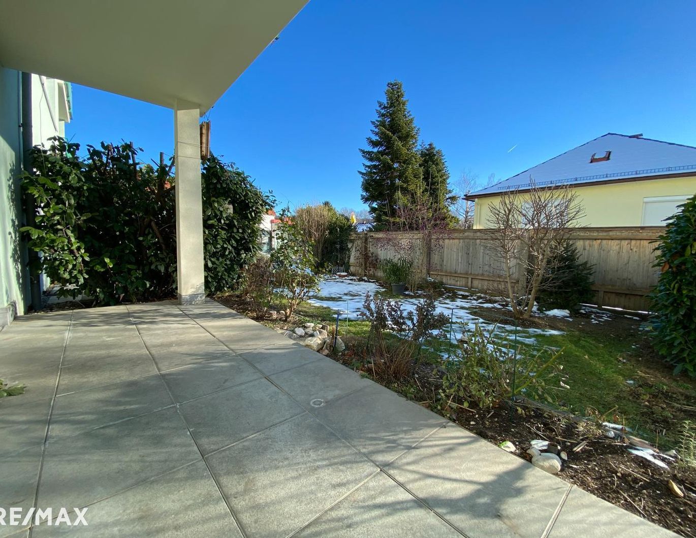 BETREUBARES WOHNEN: Schöne Gartenwohnung mit Terrasse und Tiefgarage!