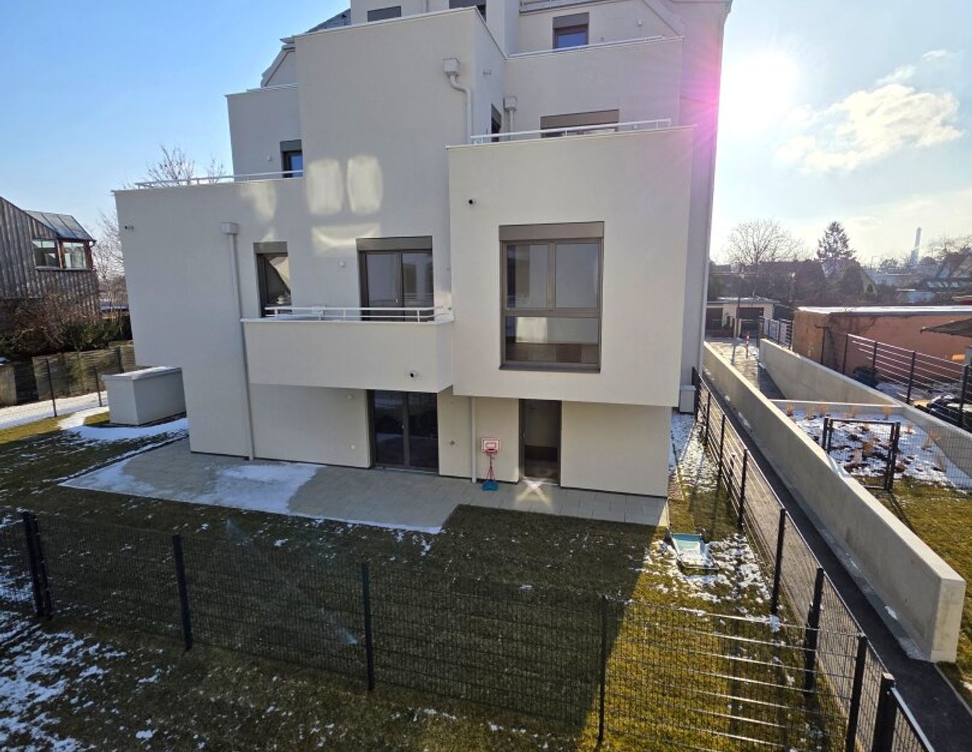 Licht. Luft. Neubau. Terrasse. Zuhause.! Die perfekte Anlage - Beste Vermietbarkeit! Klimaaktiv Bronze! Ideale Kleinwohnung + Ruhige Seitengasse + Luftwärmepumpe und Solaranlage + Garage!