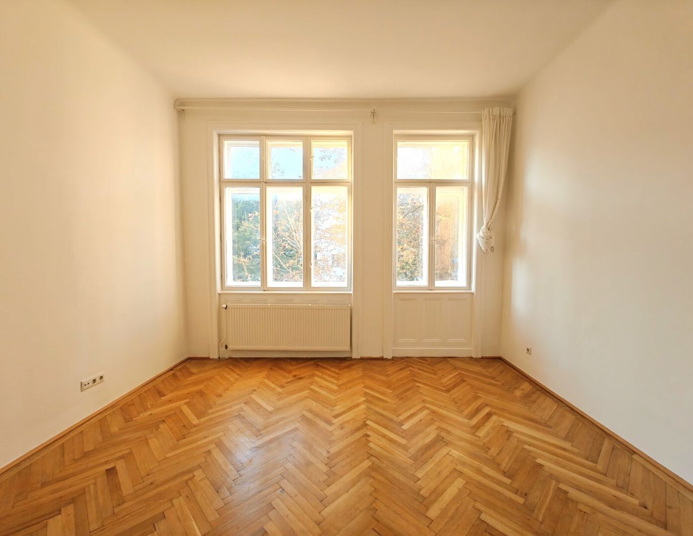 Weinzierlgasse: Charmante Altbauwohnung + U4-Nähe + Allgemeingarten/Balkon + Stilvolles Ambiente + Gegliederte Fassade