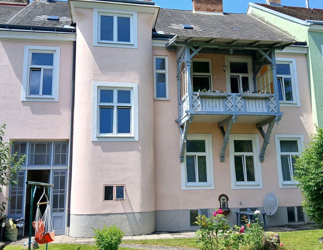 Stadthaus mit zwei Wohnungen, schöner Garten, Pool