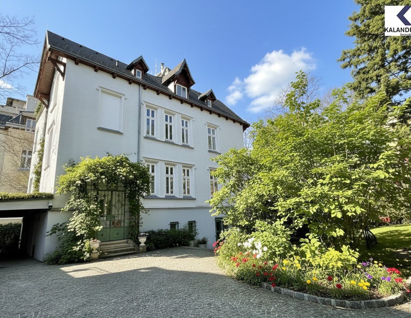 360 TOUR // REPRÄSENTATIVE COTTAGE-VILLA