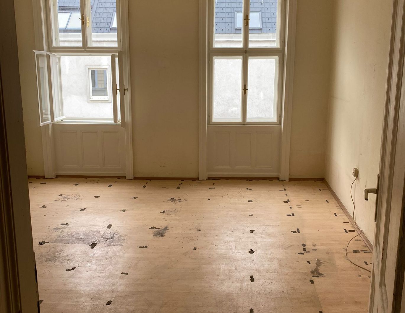 Renovierungsbedürftige Altbauwohnung Nähe Elterleinplatz