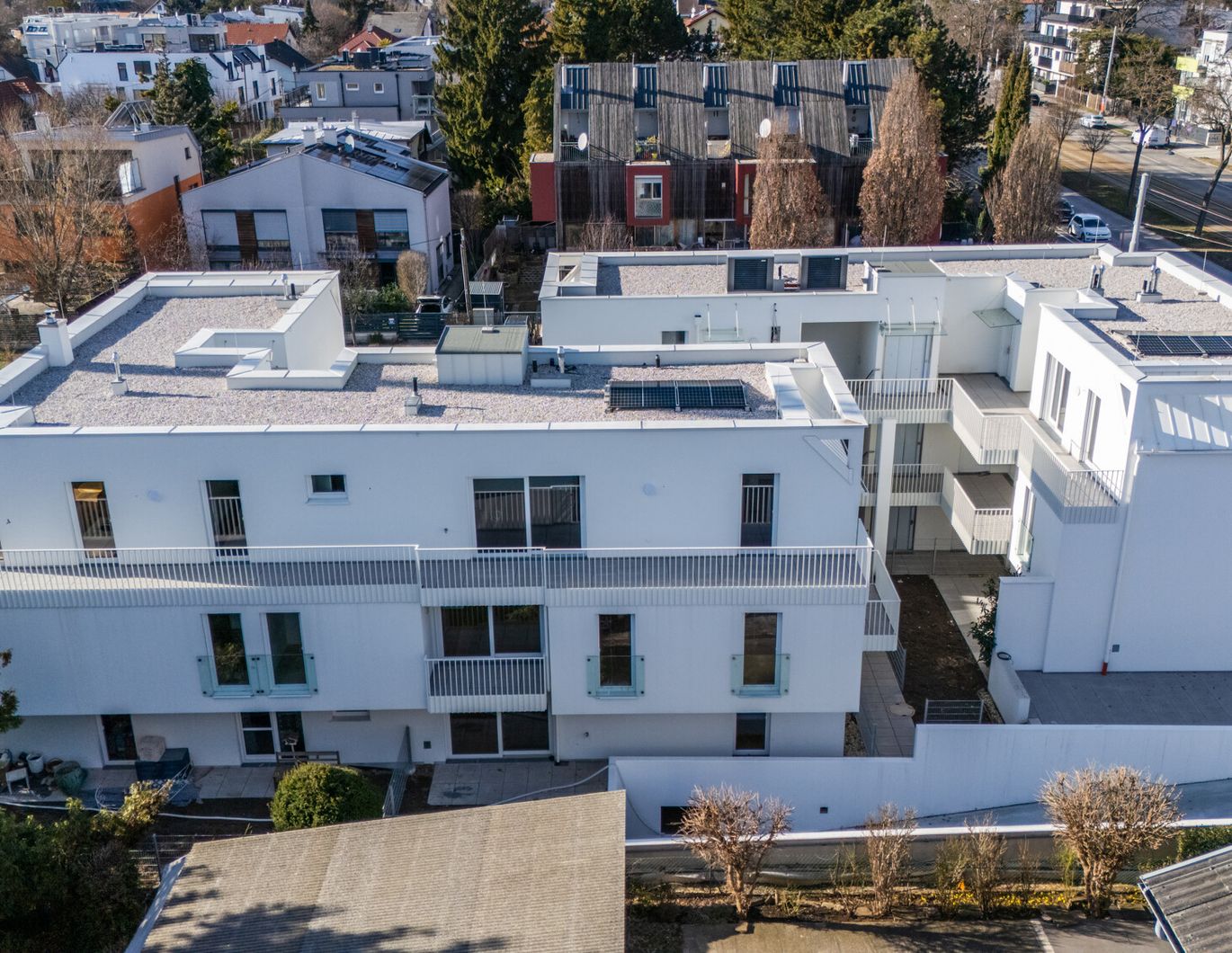 Urbaner Komfort im Obergeschoss: Helles 3-Zimmer-Heim mit Doppel-Balkon
