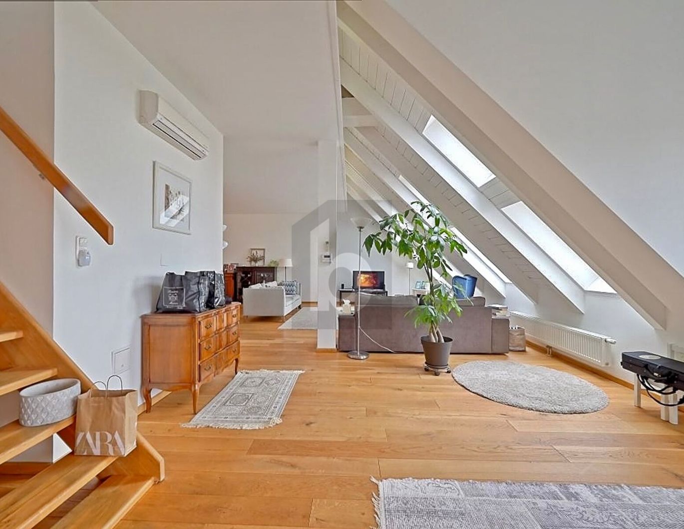 TRAUMHAFTES PENTHOUSE MIT DREI TERRASSEN AUF VB!