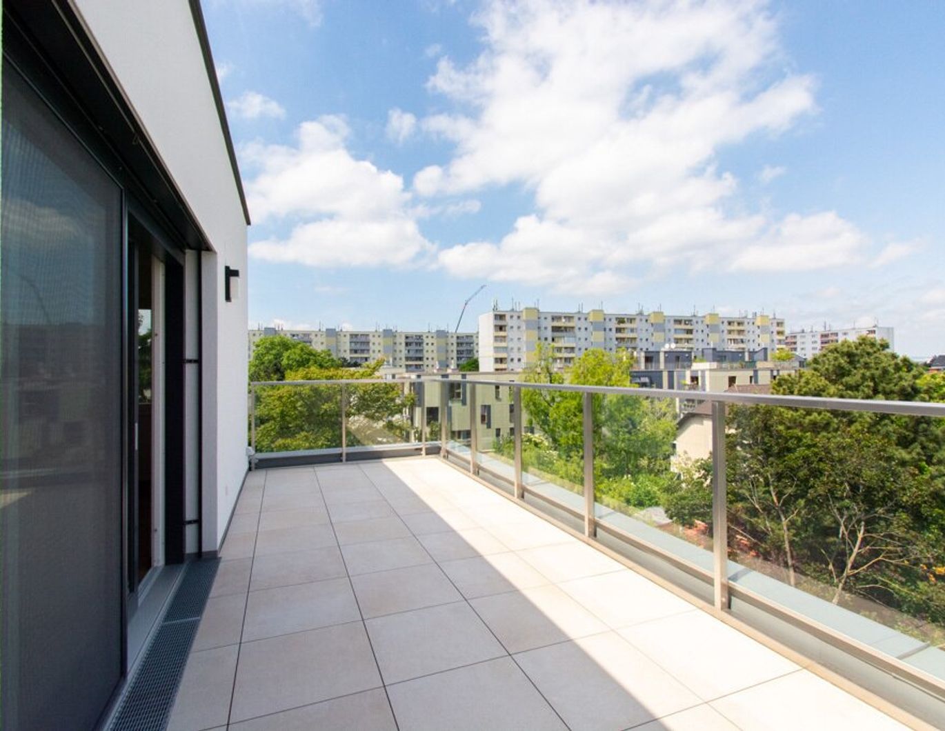 EXKLUSIVE PENTHOUSE WOHNUNG MIT 174M² IM 22. BEZIRK - 4 ZIMMER, 3 TERRASSEN UND AUFZUG DIREKT IN DIE WOHNUNG