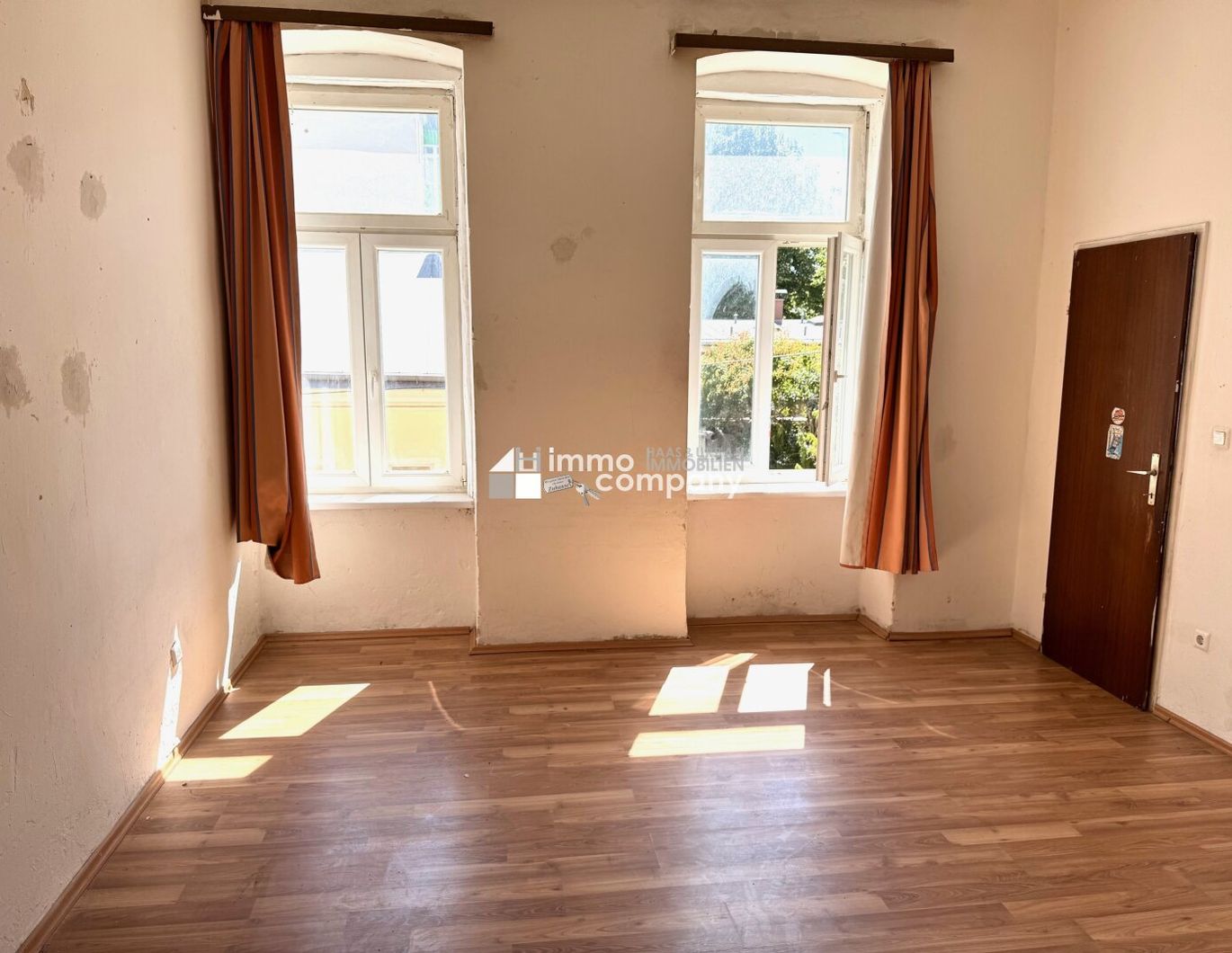 PROVISIONSFREI !!! Sanierungsbedürftige 2 Zimmer-Wohnung nähe U1-Troststraße