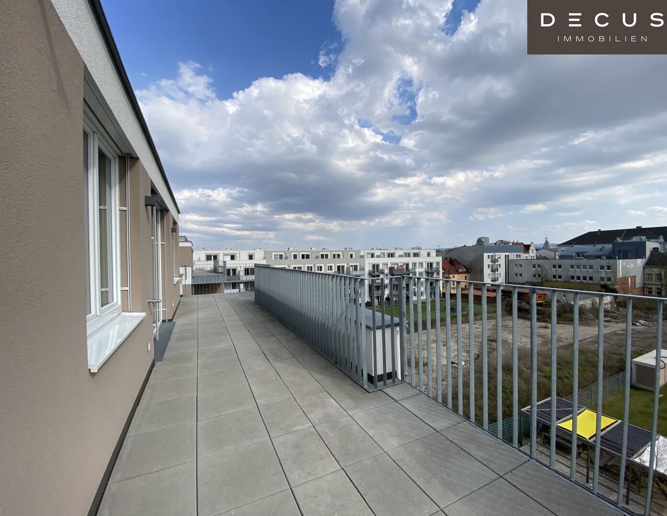 4-ZIMMER | LUXUS IM HERZEN DER STADT | TRAUMHAFTE DG-WOHNUNG | 95M² TERASSEN - AB OKTOBER