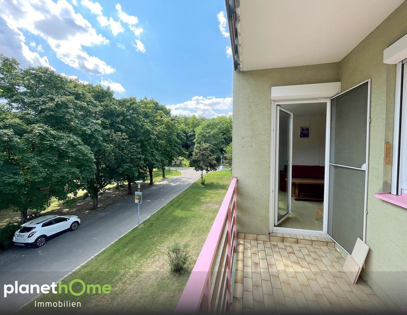 Charmante 2-Zimmer-Wohnung mit Loggia und Parkblick!