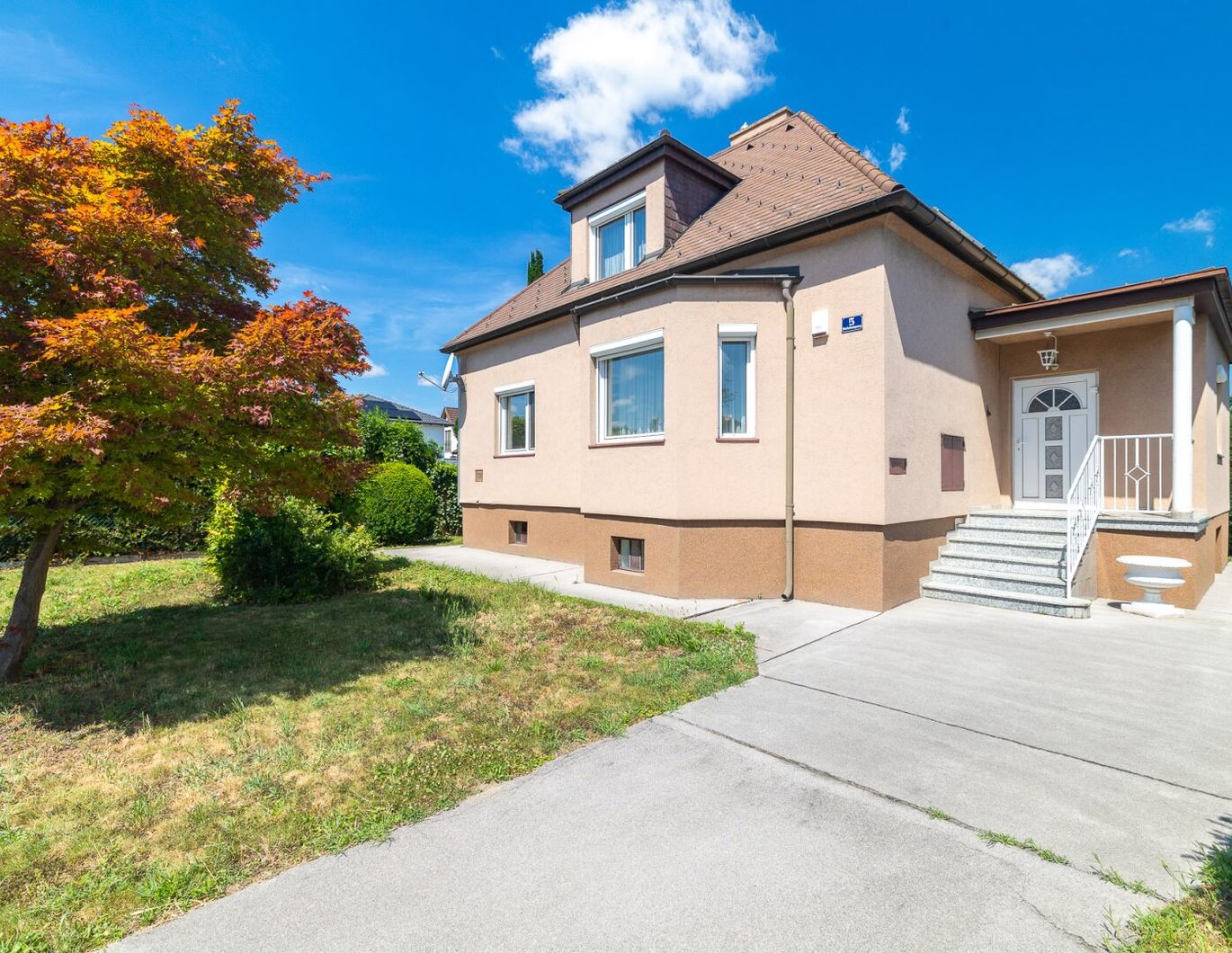 Traumhaftes Einfamilienhaus in Schwechat - sonniger, großer Garten - top Lage!