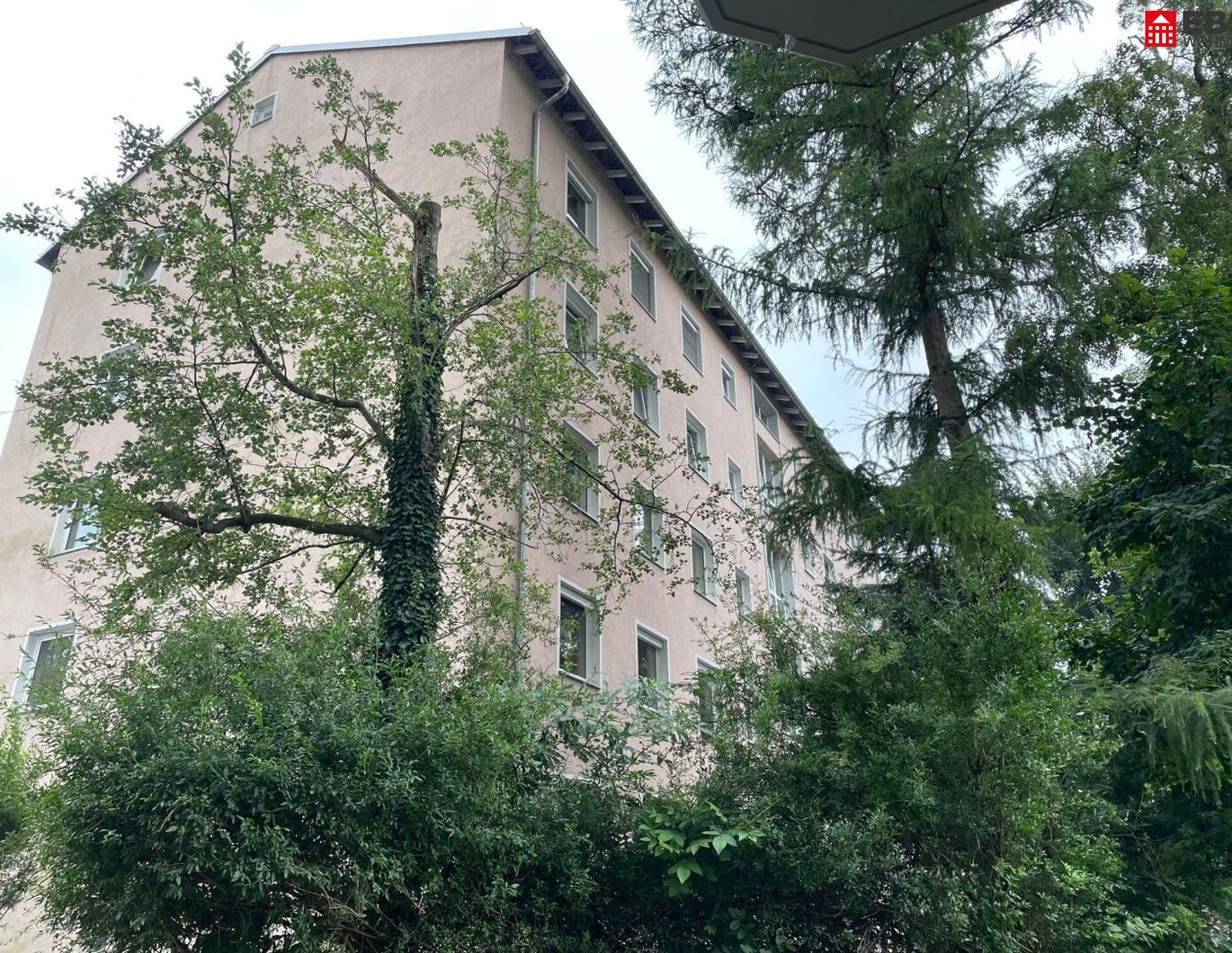 Wohnung (derzeit als Büro genutzt) mit Potential im Erdgeschoss - zentral mitten in Salzburg Lehen