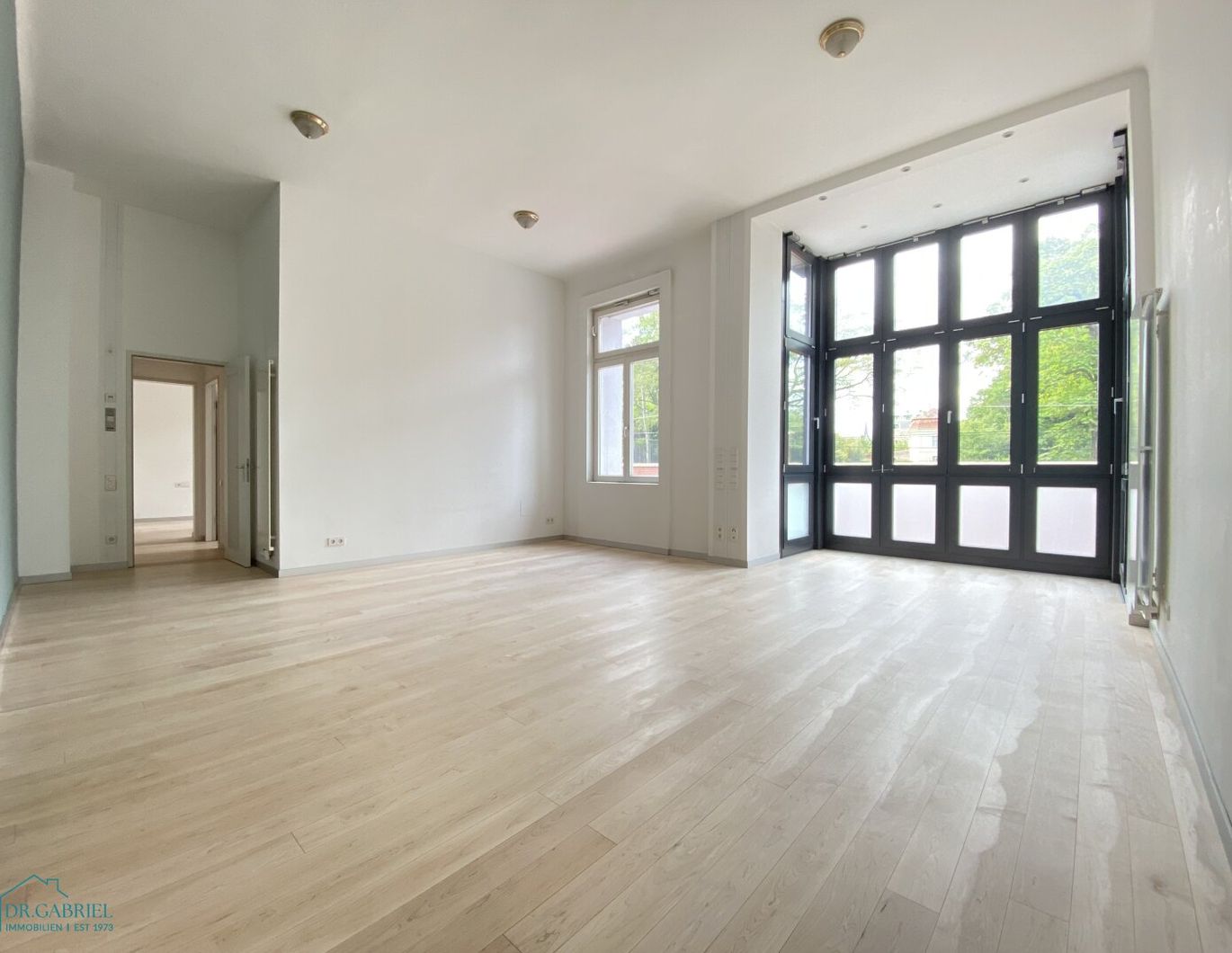 HELLE MIETWOHNUNG mit BLICK in den BOTANISCHEN GARTEN