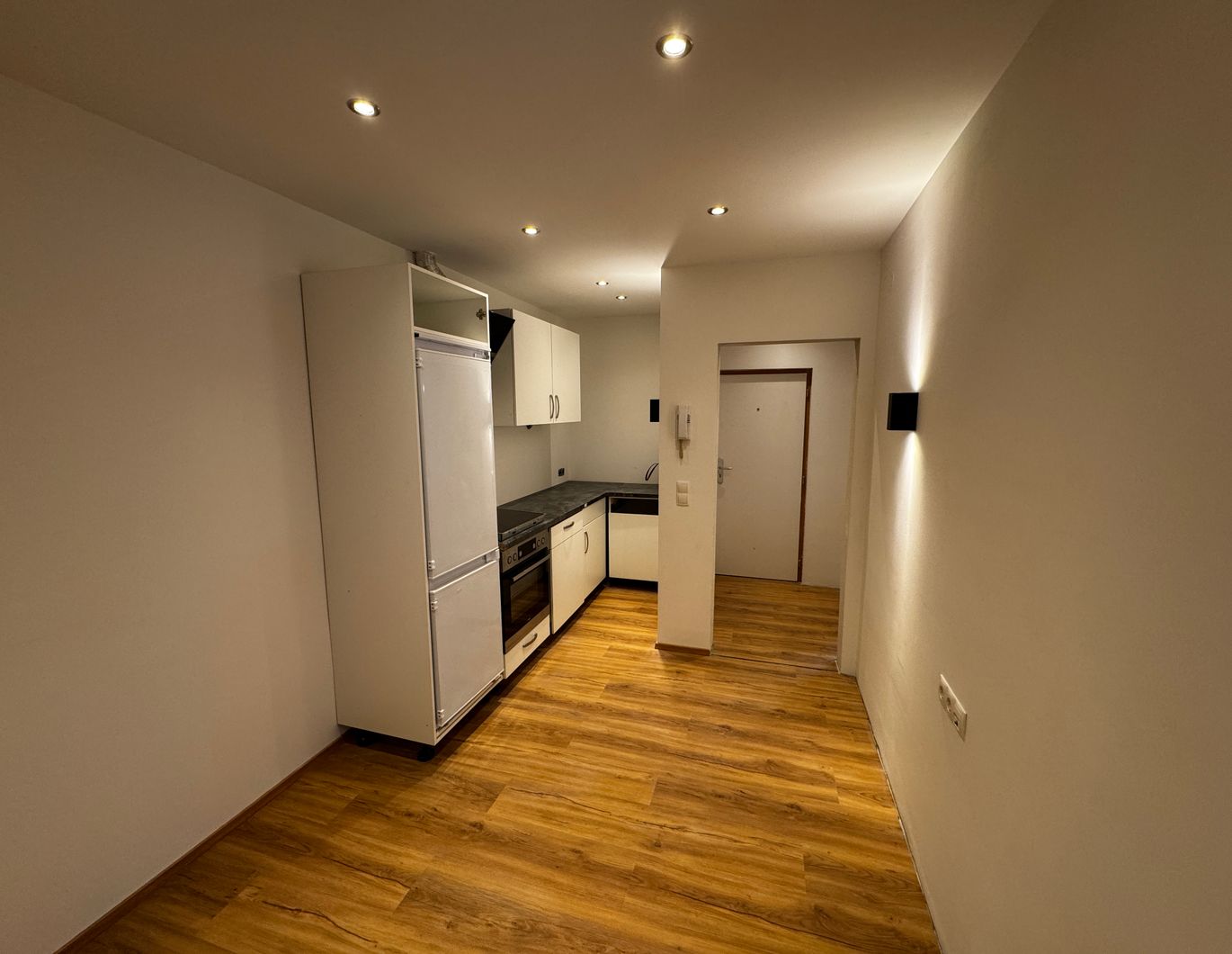 Neu sanierte Zwei-Zimmer-Wohnung in Amras zu vermieten.