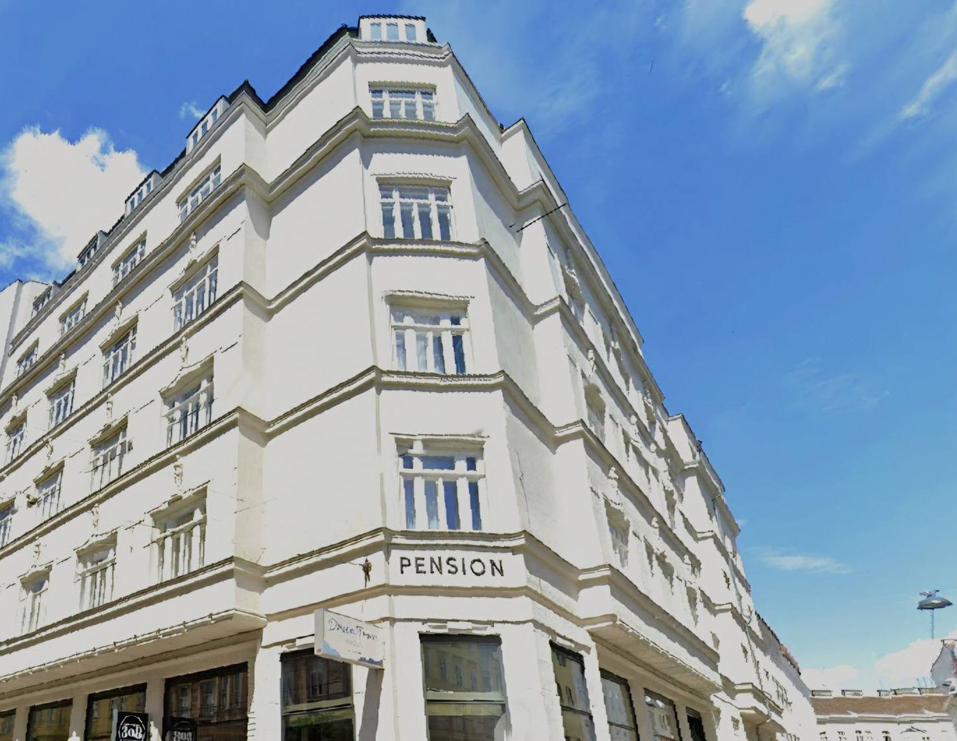 Helle 4-Zimmer-Wohnung mit tollem Ausblick im 8. Bezirk - geeignet für eine WG!