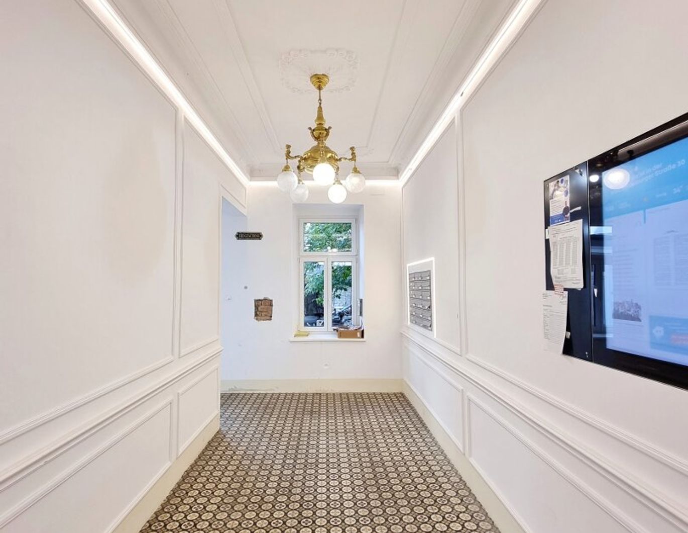 Ein Zuhause, das nach Ihrer Handschrift verlangt! Entzückende Altbauwohnung mit Sanierungsbedarf + Traumhaft schönes Haus + Perfekte Infrastruktur und Anbindung! Jetzt zugreifen!