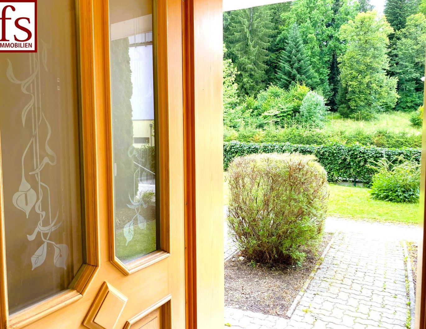 3-ZIMMER GARTENWOHNUNG mit HAUS-CHARAKTER - SCHÖNE AUSSICHT - GRÜNLAGE - nahe KATRIN-SEILBAHN