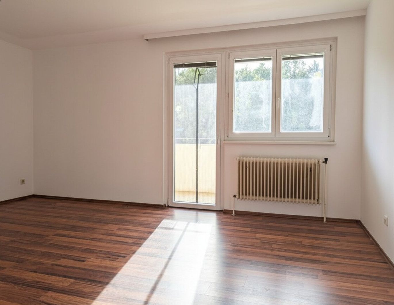 Teilsanierte Wohnung im 8. Stock eines Hochhauses